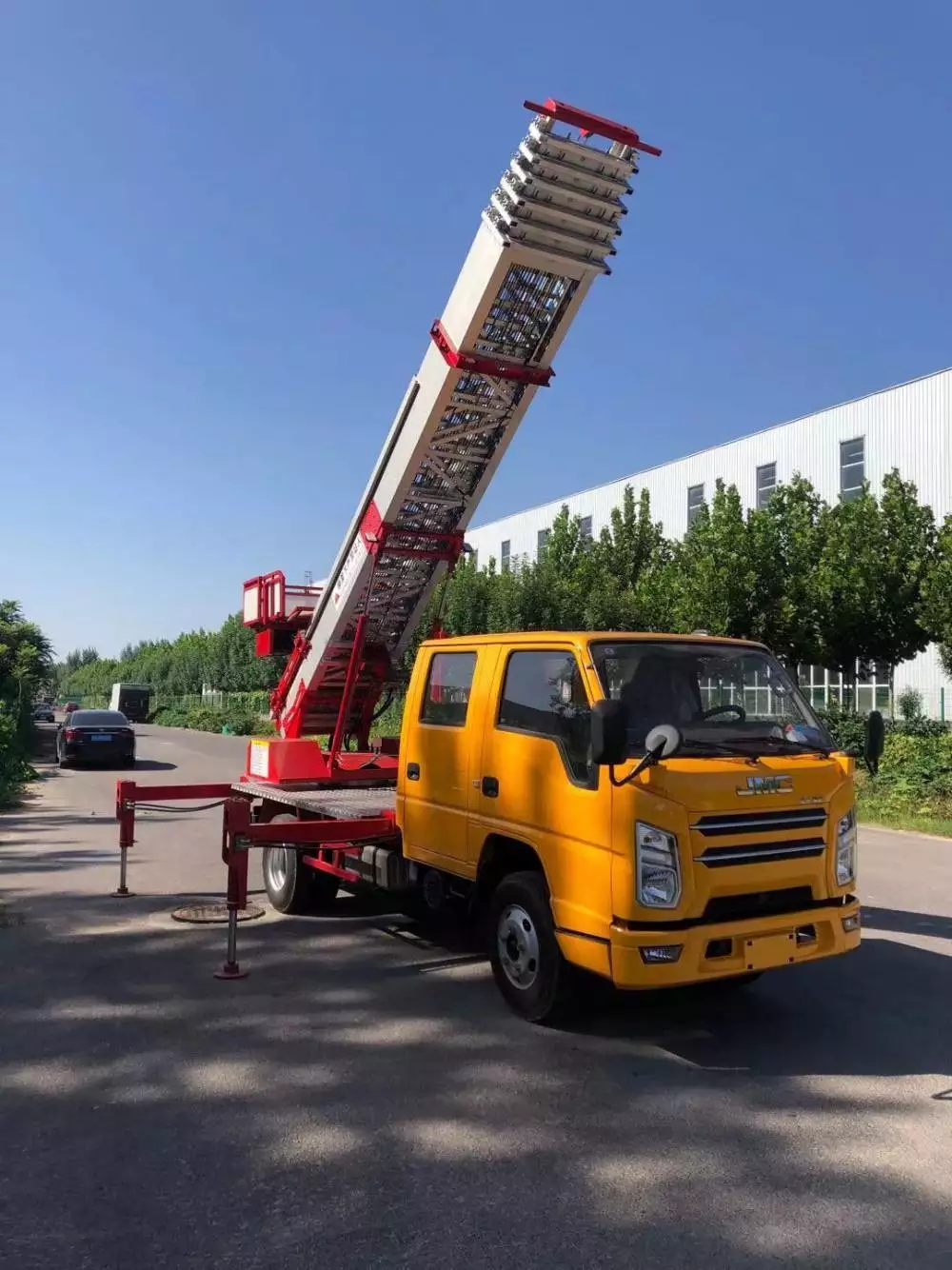 天柱附近的云梯车出租服务：轻松解决高空作业需求