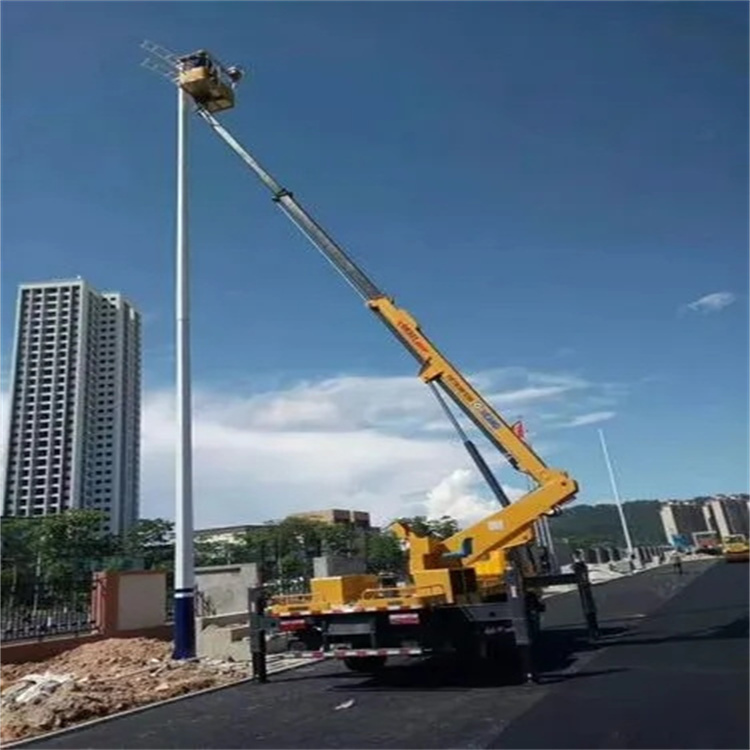 天柱维修路灯的曲臂升降车出租