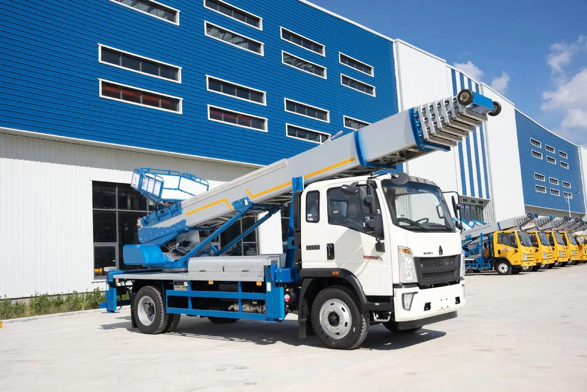 天柱出租云梯车高空作业车 建筑垃圾搬运